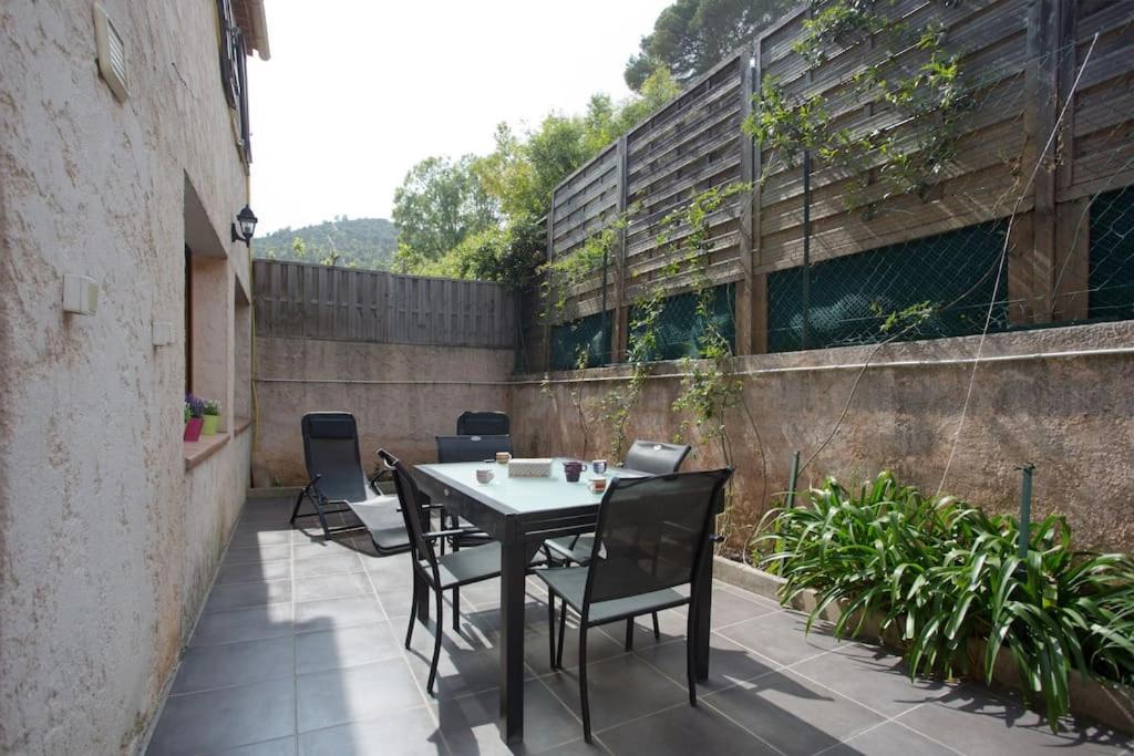 Appartement En Rez De Jardin Et Terrasse Ds Villa 耶尔 外观 照片