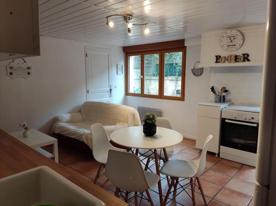 Appartement En Rez De Jardin Et Terrasse Ds Villa 耶尔 外观 照片